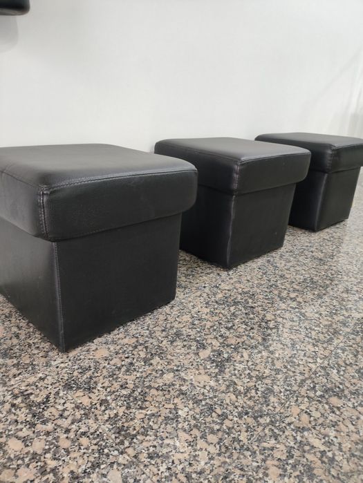 Pufes em pele sintética