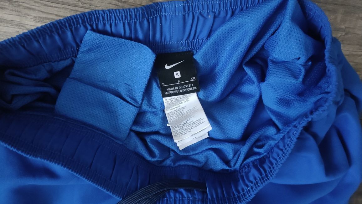 świetne szorty NIKE z majtkami jak nowe
