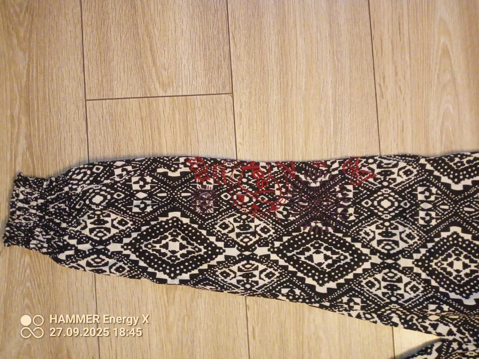 Cienkie spodnie damskie marki Desiguel rozm. 26/XS