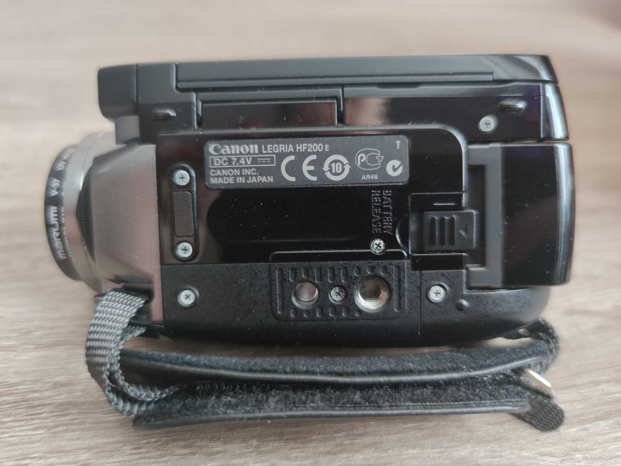 Камера Canon Legria HF200