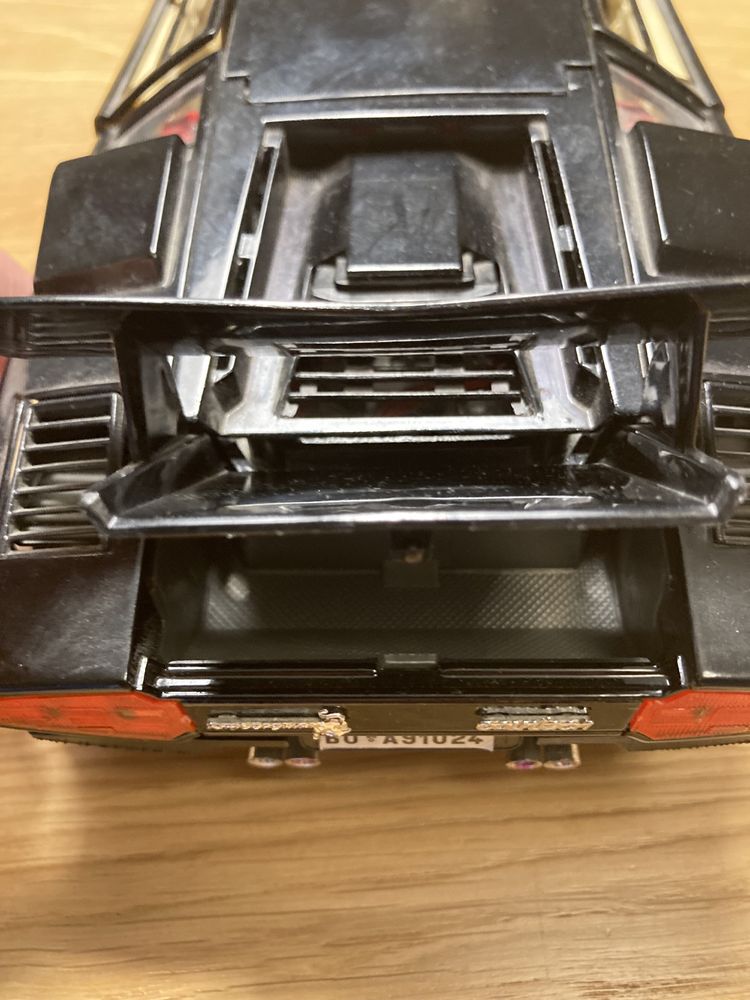 Burago 1/18 1:18 Lamborghini Countach 1988