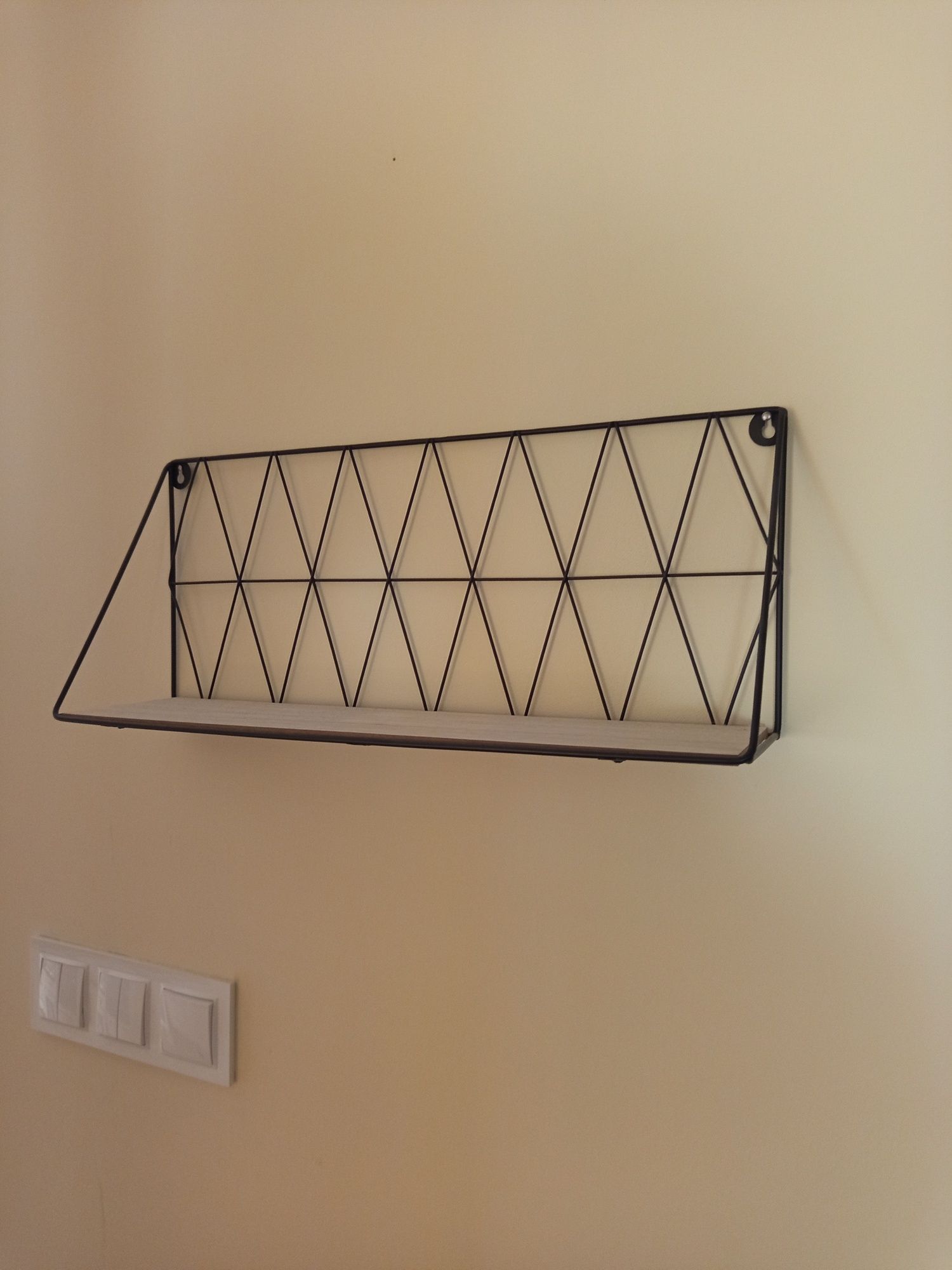 Półka ścienna w stylu loft