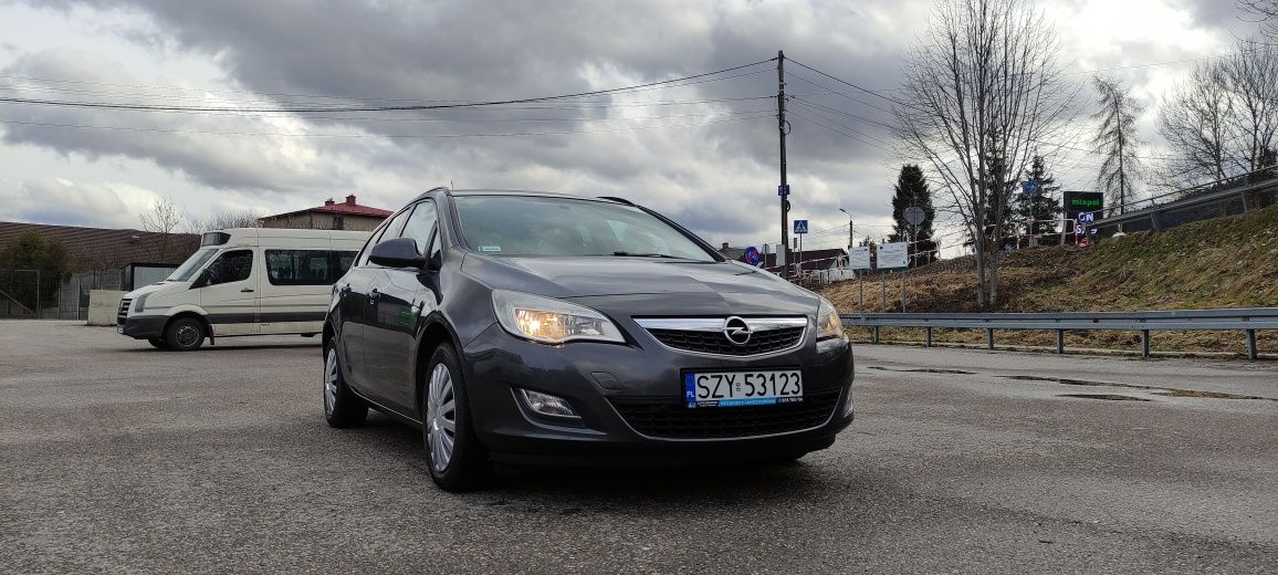 Opel Astra J 2012, 1.4 benzyna 120 KM