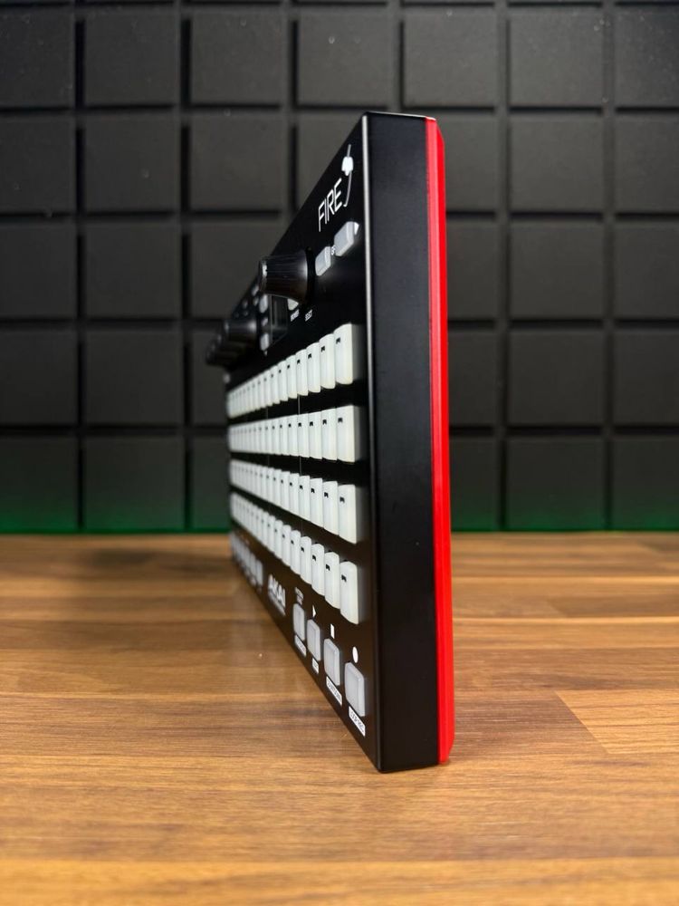MIDI Контроллер Akai Fire