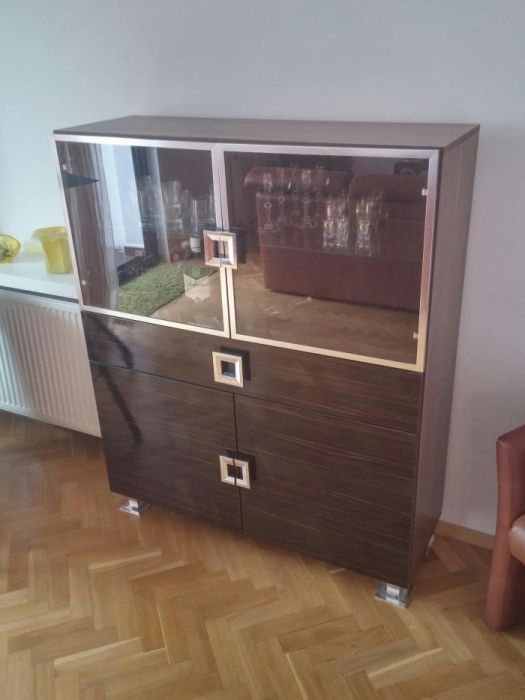 Witryna brązowa orzech wenge lakier połysk + chromowane elementy