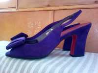 Фиолетовые замшевые туфли-босоножки с красной подошвой