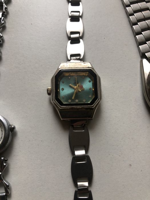 Годинники наручні в неробочому стані