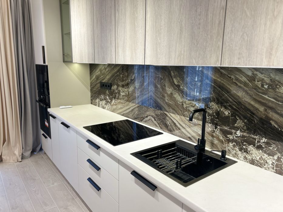 Вишукана 2к квартира + велика кухня студія у ЖК «West Towers»