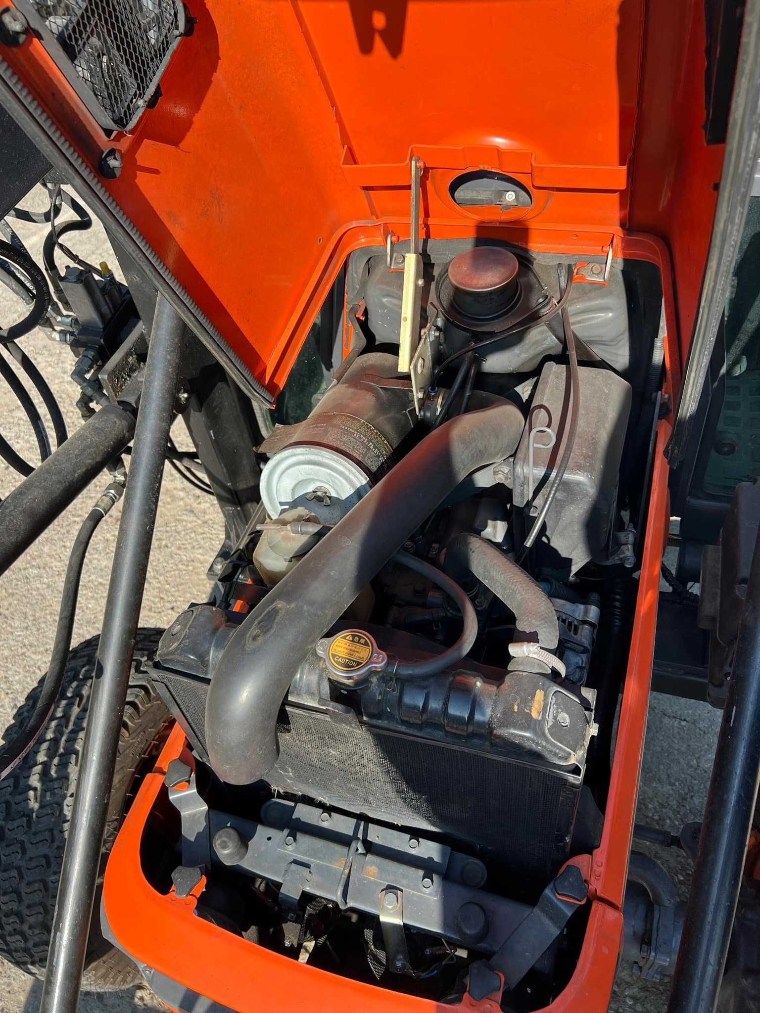Kubota traktor ST30 z turem 4x4