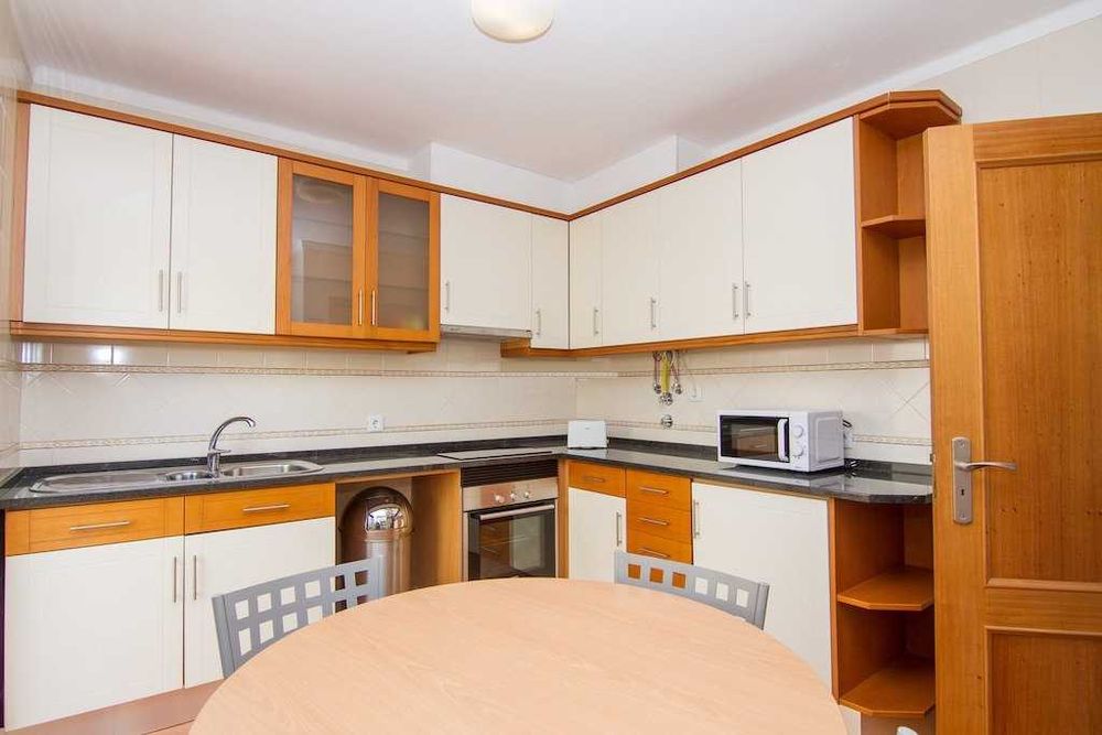 Moradia T1 - Condomínio SunHome, Portimão – Piscina, Jardim e Barbecue