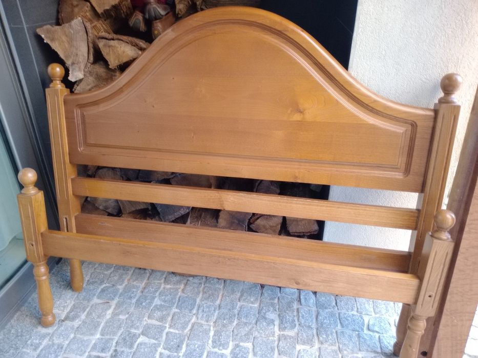 Vendo cama de solteiro em bom  estado