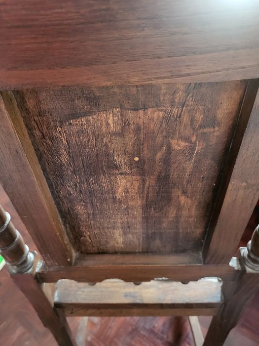 Cadeiras em madeira antigas