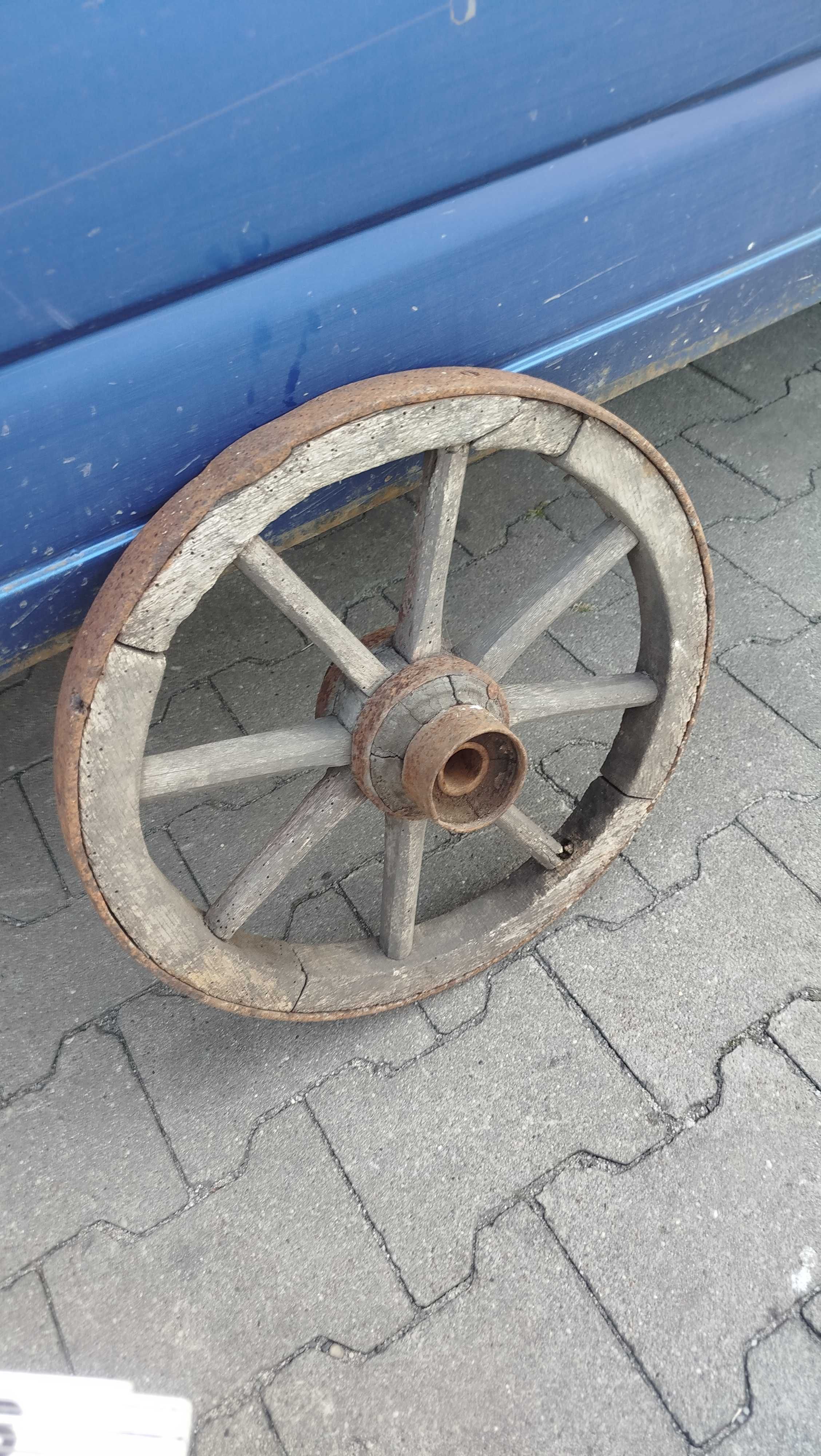 Stare koło drewniane
