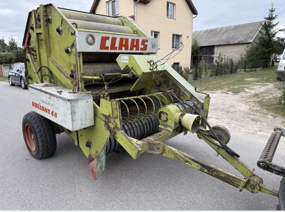 Prasa belujaca Claas Rollant 44