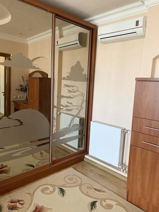 Продам 5-ти кімнатну квартиру з АО  ДНС поруч з річкою