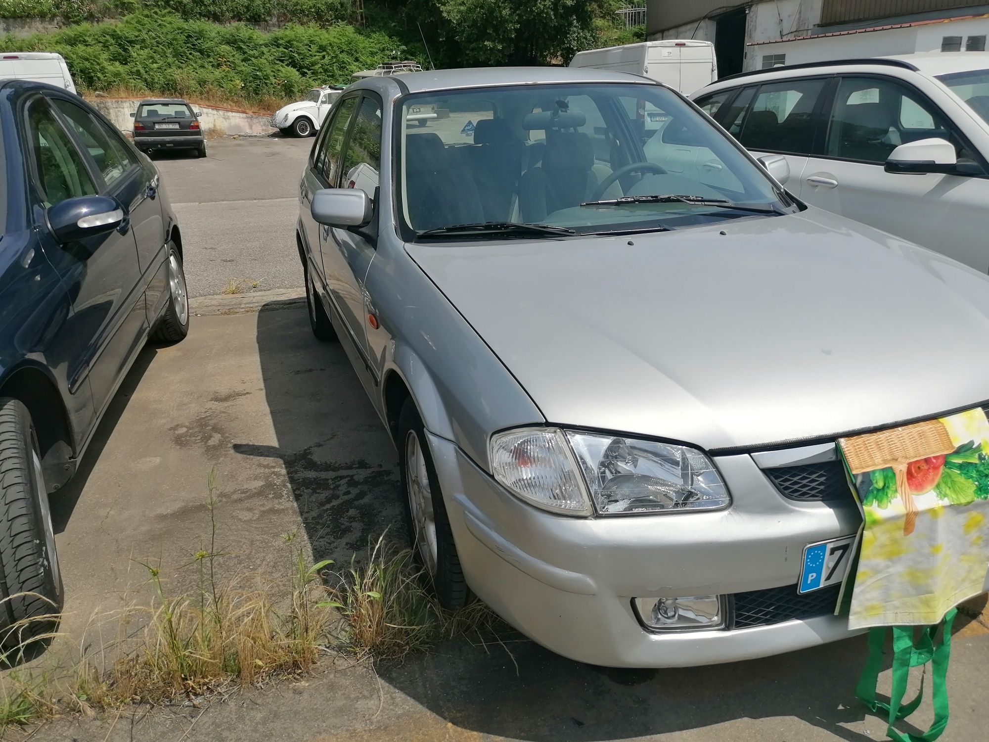 Mazda com motor partido