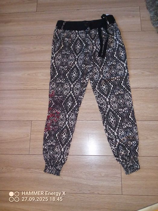 Cienkie spodnie damskie marki Desiguel rozm. 26/XS