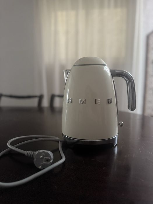Chaleira SMEG Creme
