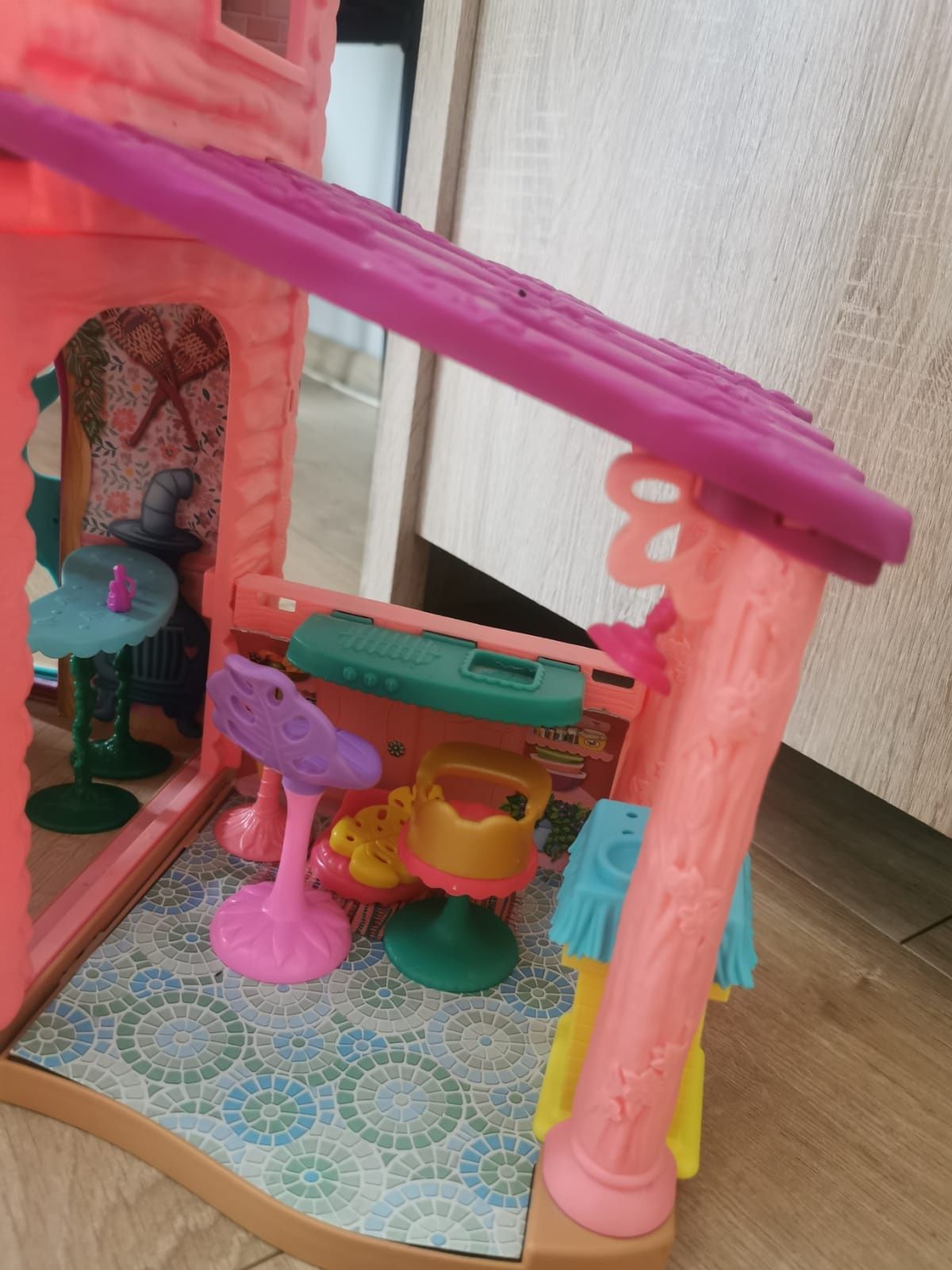 Domek dla Lalek EnchanTimals duży domek jelonków, stan dobry