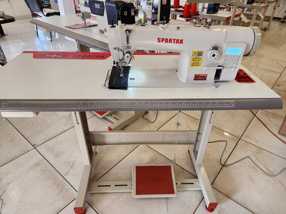 Швейная прямострочная  промышленная машина с двойным продвижением