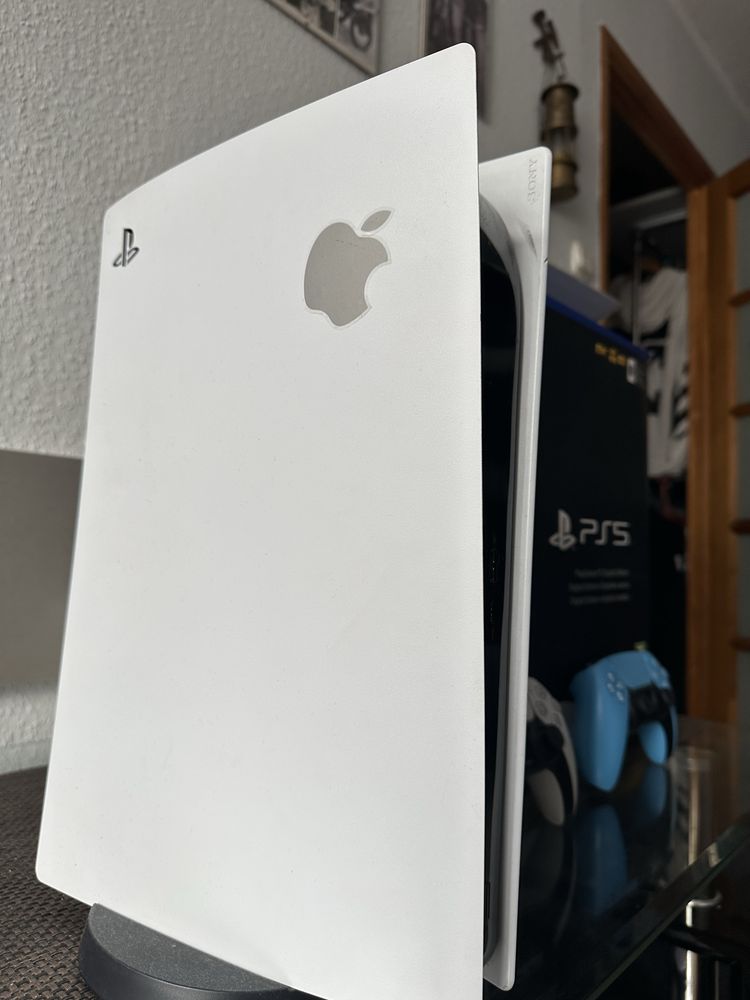 Playstation 5 Digital Edition 825GB SSD 8K HDR + 2 pady