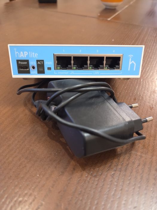 Маршрутизатор роутер MikroTik hAP Lite (RB941-2nD)
