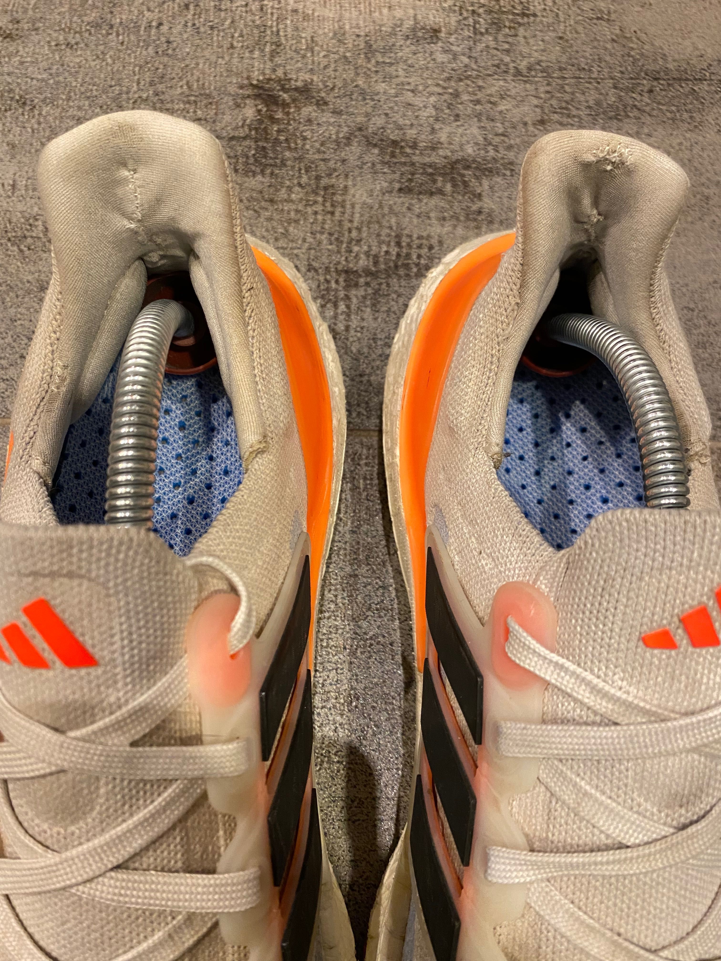Adidasy 43 r 28 cm Light Boost buty sportowe do biegania Ultra białe
