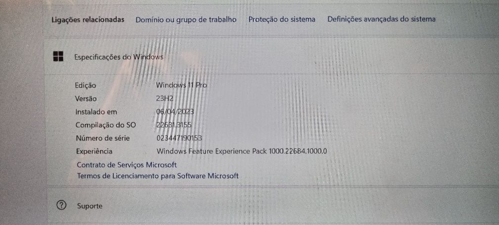 Surface cinza metalizado com teclado a movivel e bolsa.