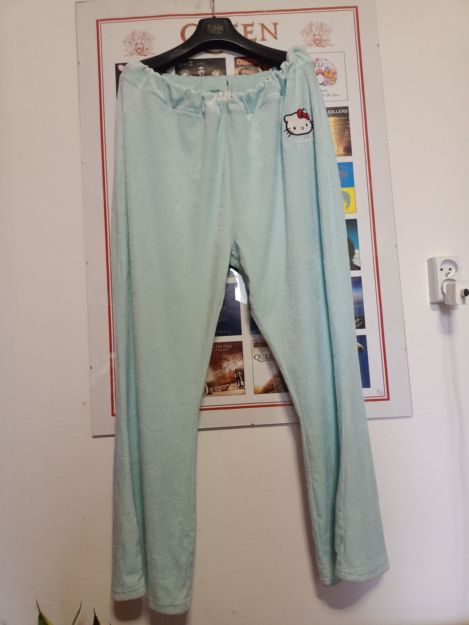 Świetne bardzo oryginalne Hello Kitty cudne spodnie rozmiar 2XL