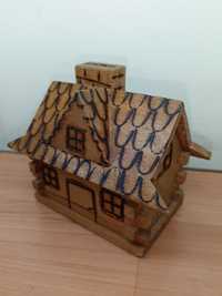 PRL drewniany domek z kominem skarbonka cepelia góralska