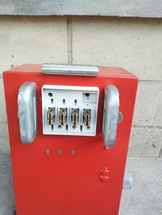 Електричний щит трох фазний.