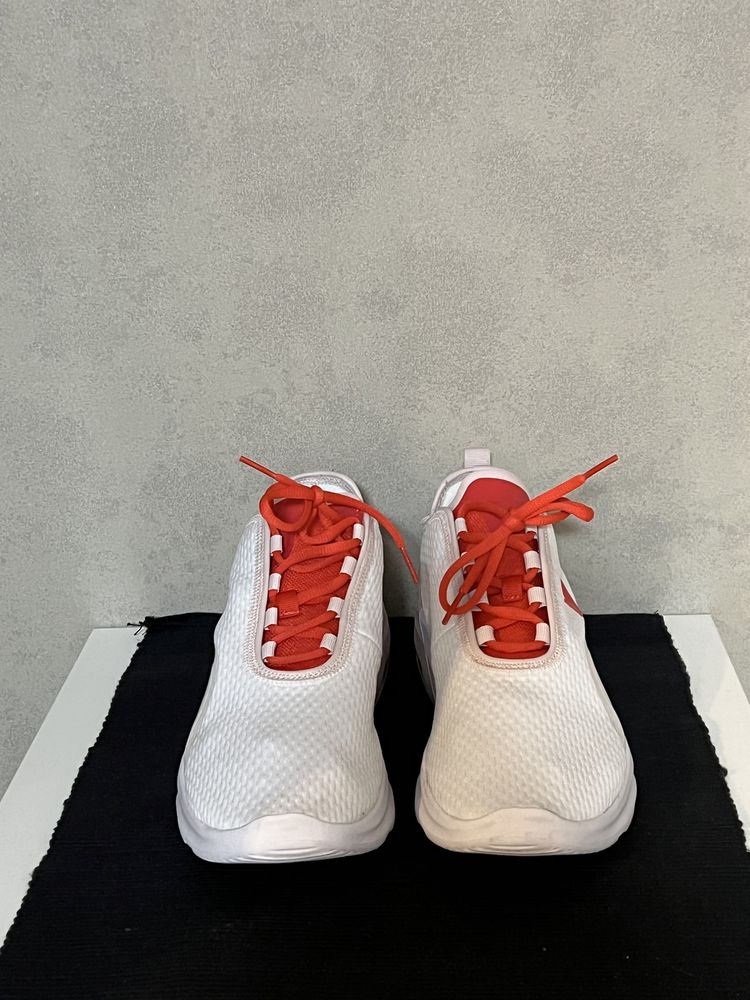 Кросівки Nike жіночі, р.42, 28 см устілка, ідеальний стан.