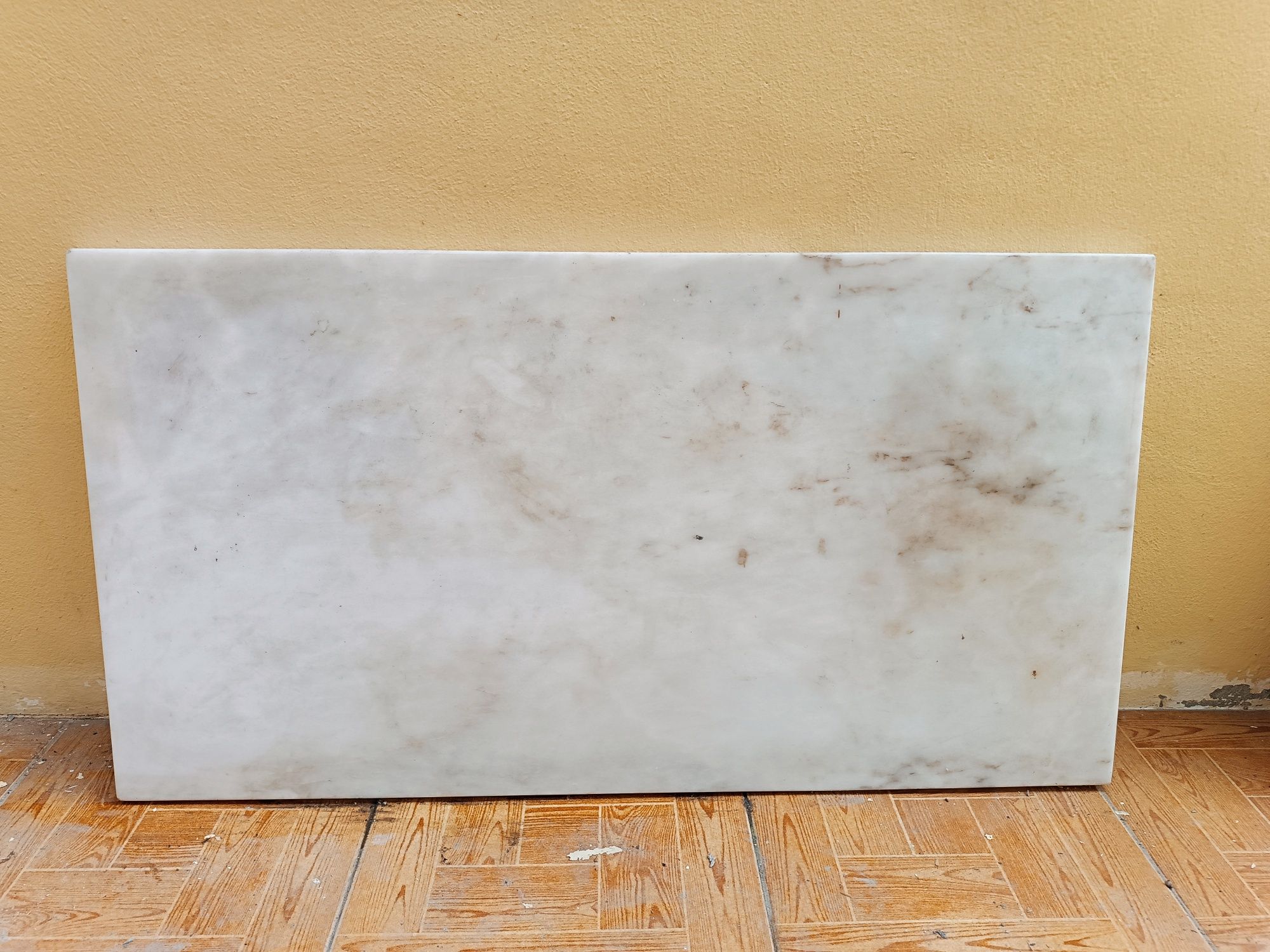 Pedra mármore com veios rosa