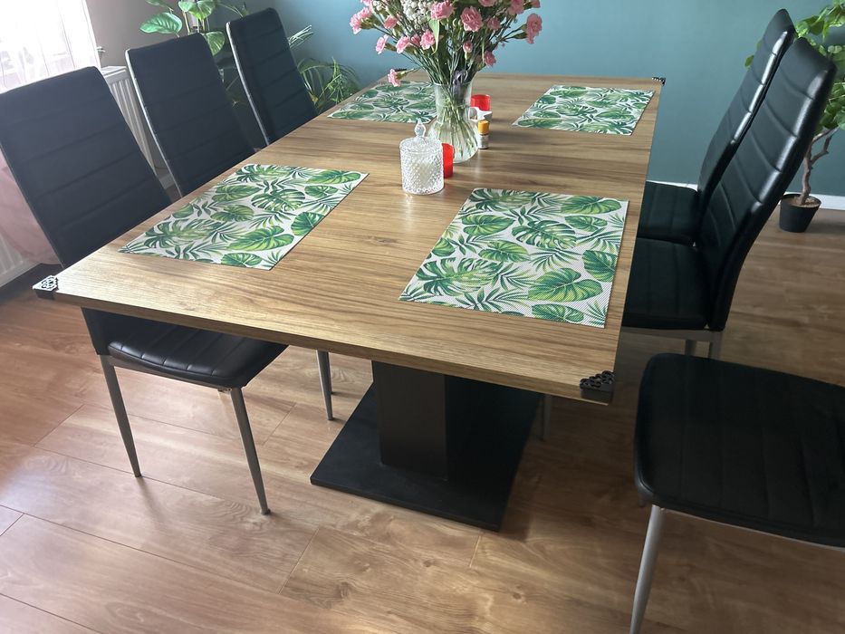 Stół z funkcja rozkladania + krzesla