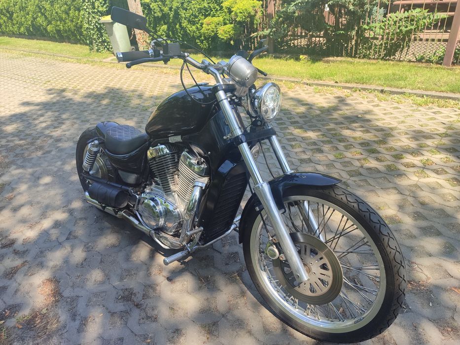 Suzuki Intruder vs 800 Bobber Custom