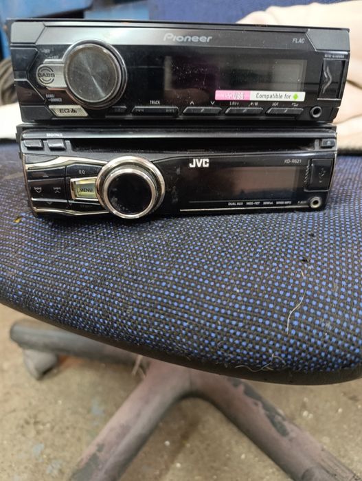 Продам 2 автомагнитолы Pioneer  и JVC