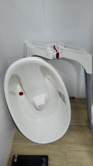Vendo banheira para bebé com termómetro e suporte