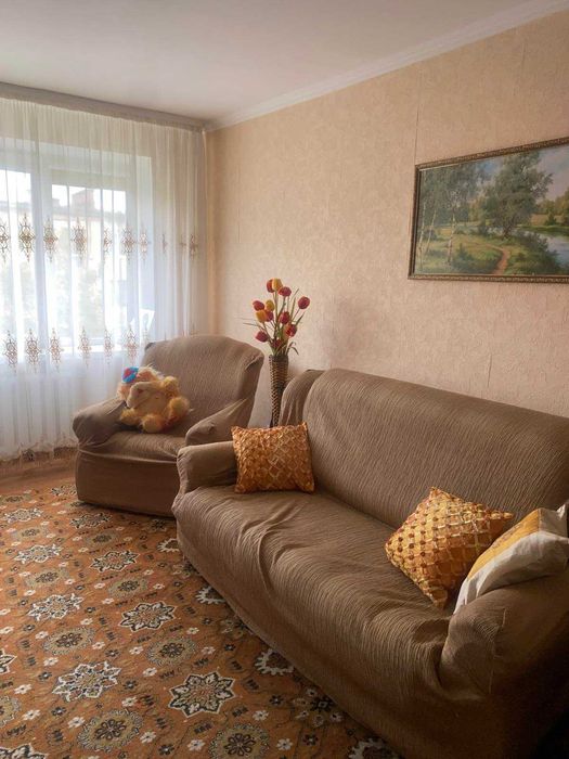 Продається 2х кімнатна квартира по пр. Відродження в хорошому стані.