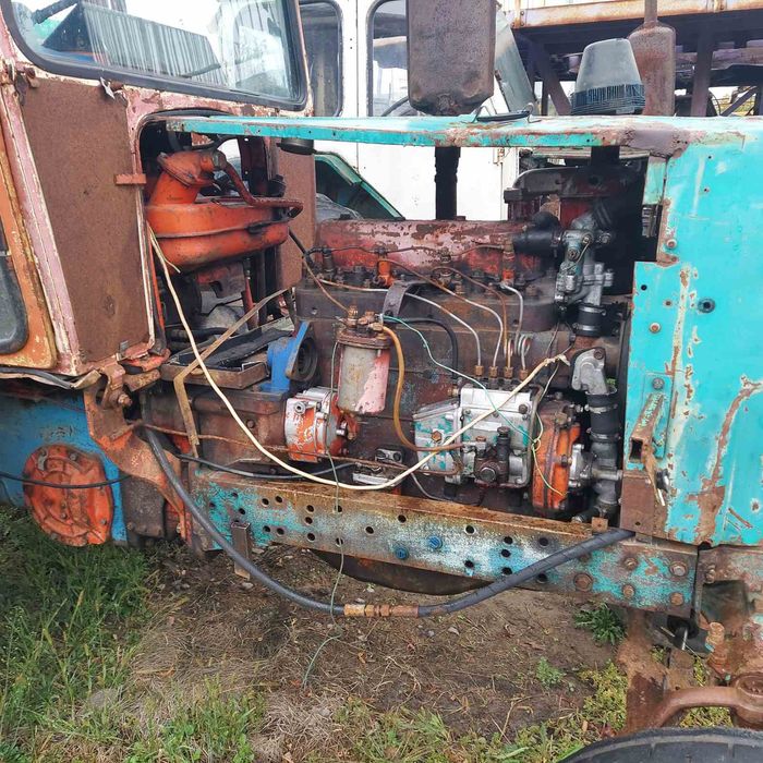 Трактор ЮМЗ 6 в робочему стані