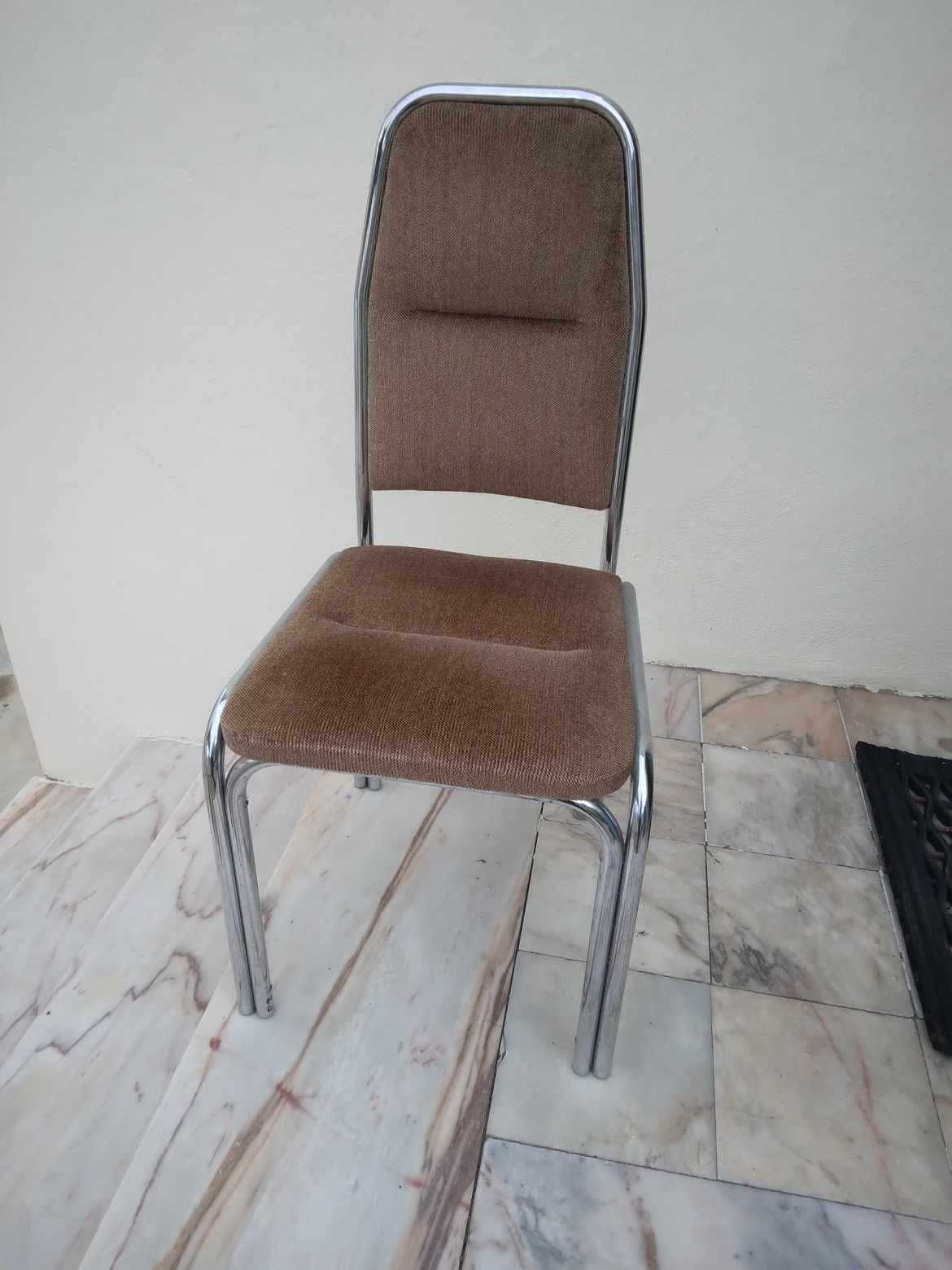 Mesa de sala de jantar com 4 cadeiras