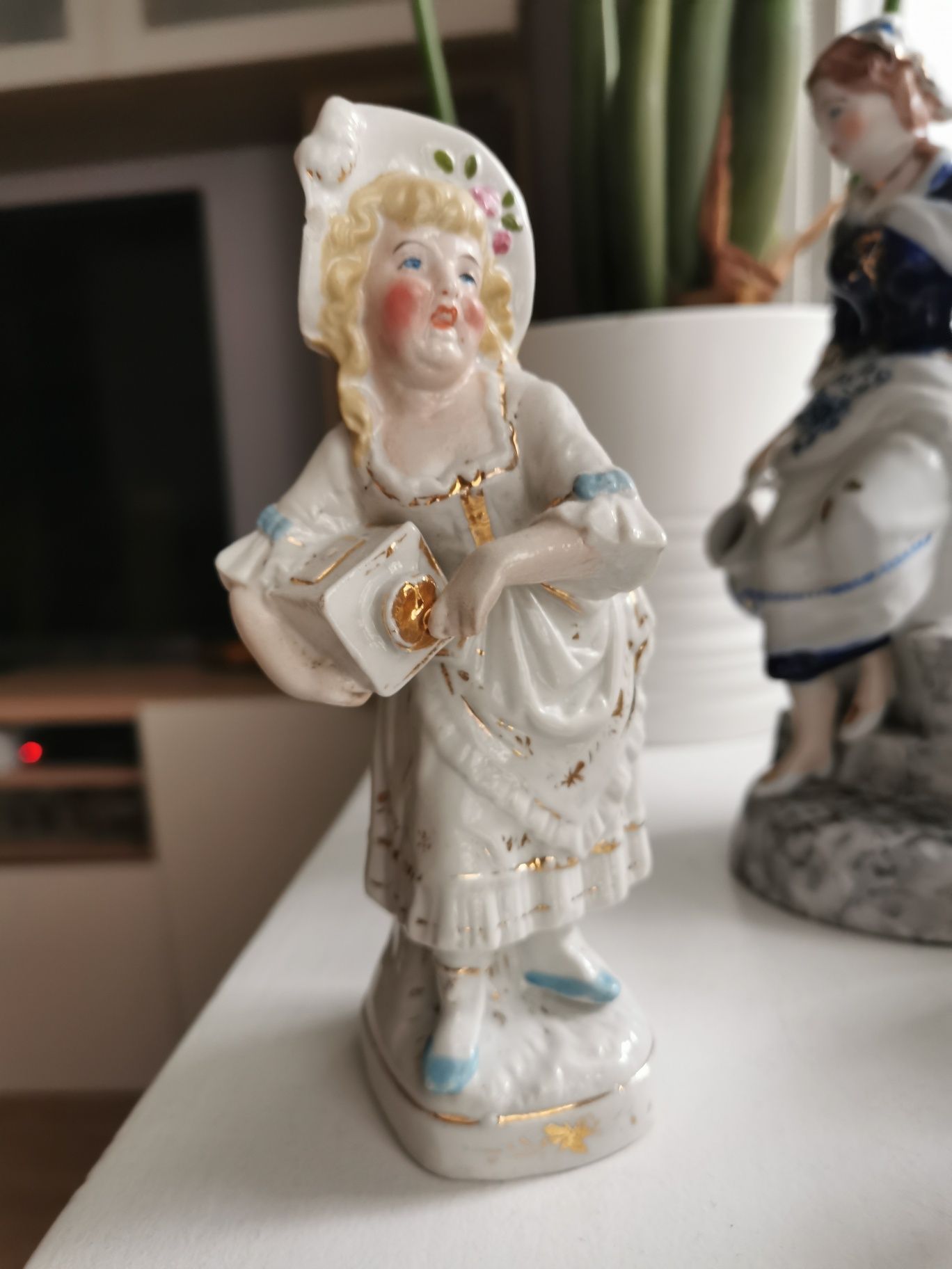 Figurka porcelanowa Conta Boehme XIX Poessneck dama kobieta