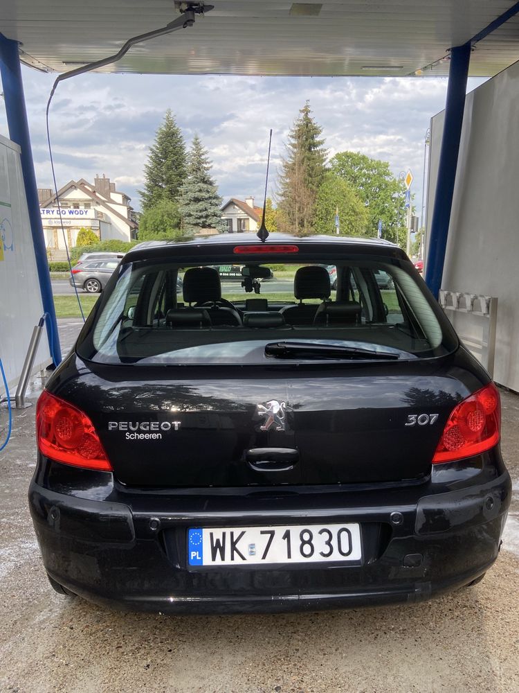 Samochod Peguat 307