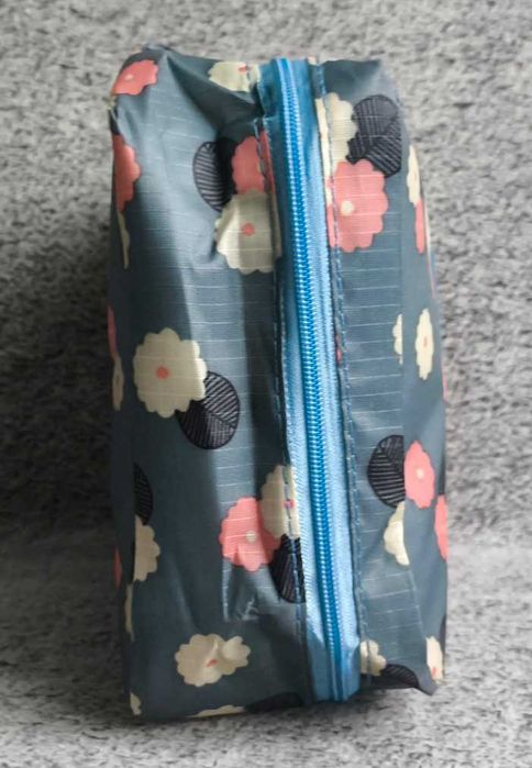 Podróżna kosmetyczka wodoodporna