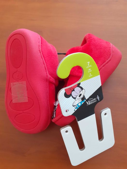 Pantufas Minnie, 24