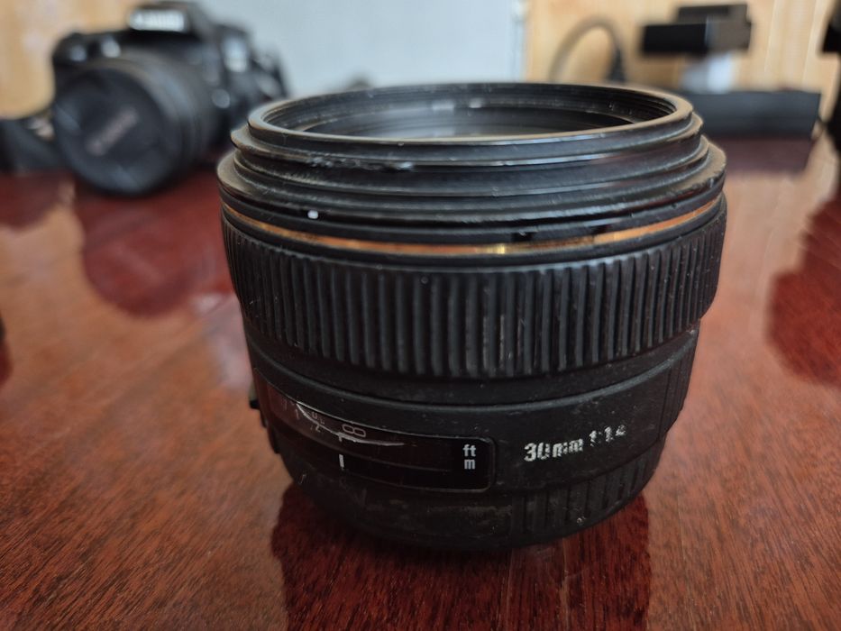 Объектив Sigma 30mm f/1.4
