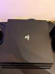 PS4 PRO POUCO USADA 2 Comandos