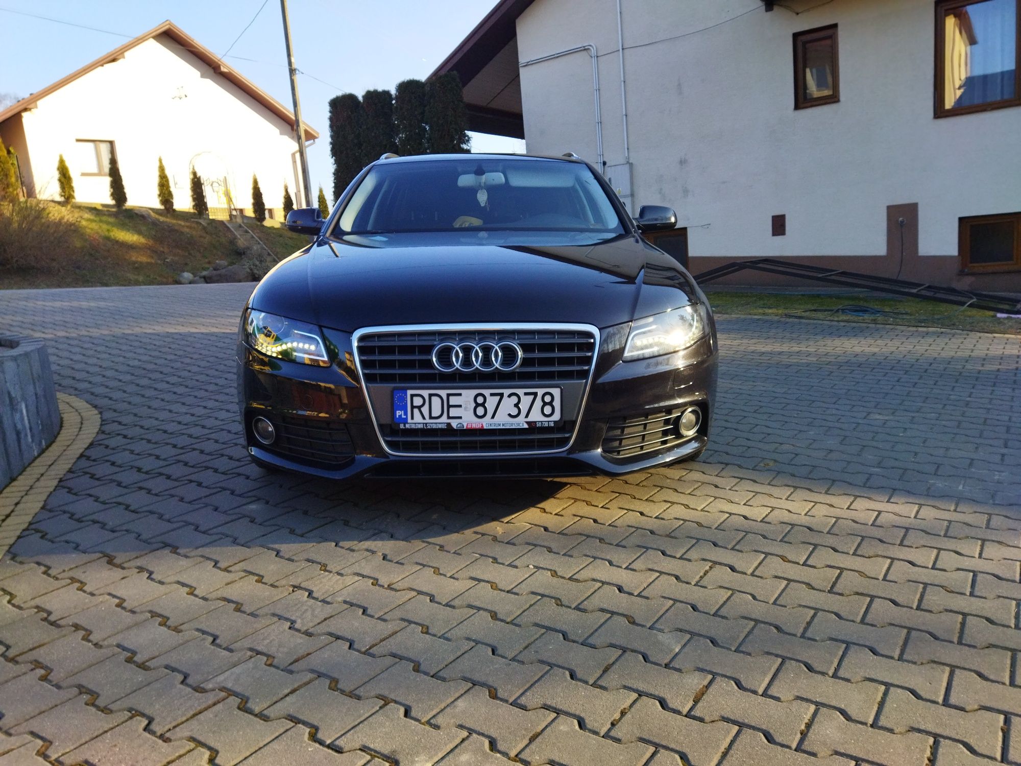 Audi A4 B8  2.0  143km