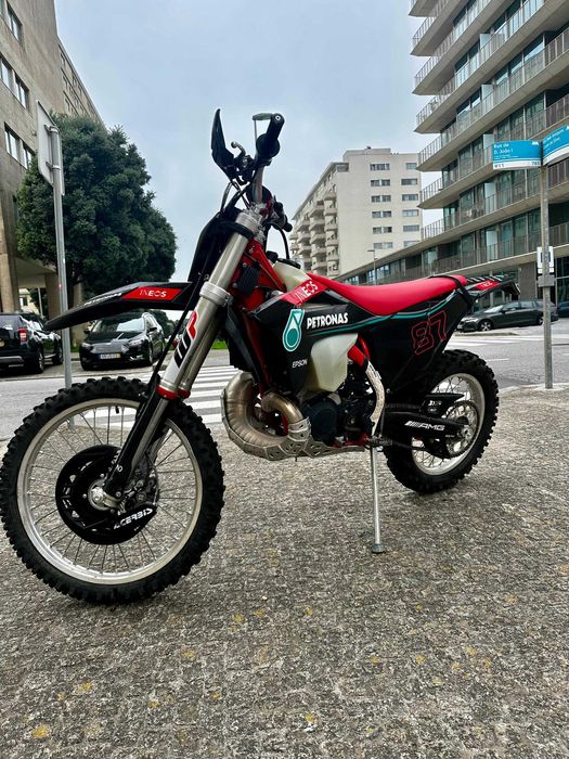 GasGas EC 300 TPI 2021 — Apenas 1633 km / 62h — Extras Originais