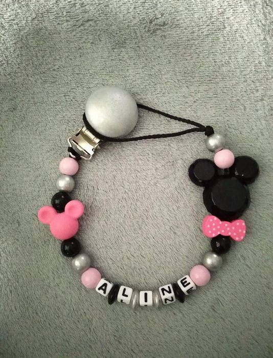 Prendedores de chupeta e porta chaves