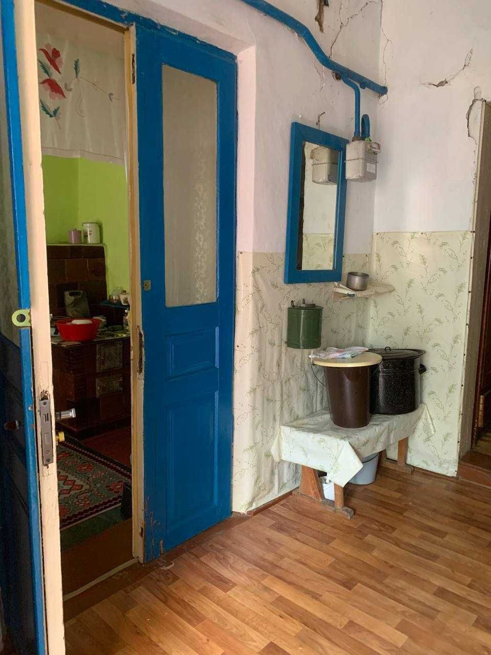 Продається квартира в Кутах